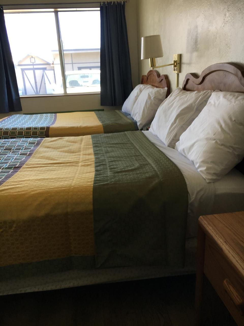 Diamond View Motel スーザンビル エクステリア 写真